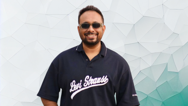 সাহস নিয়েই ভিন্ন ঘরানার সিনেমা করছি—রায়হান রাফি