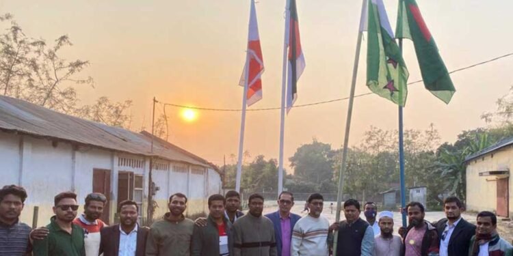 ‘জয় বাংলা’ স্লোগানে খুলল আওয়ামী লীগ কার্যালয়, উঠল পতাকা