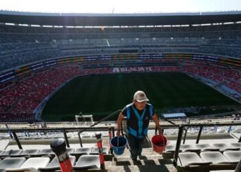 বিশ্বকাপের ভেন্যু উন্মুক্ত করার দিনেই প্রাণ গেল সমর্থকের