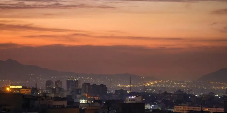 উত্তর তেহরানে একাধিক বিকট বিস্ফোরণ, আকাশে উড়ছে ধোঁয়ার কুণ্ডলী