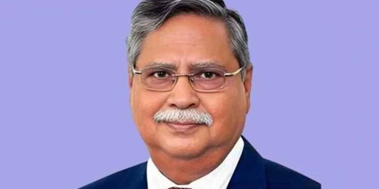 পাবনায় বাবা-মায়ের কবর জিয়ারত করলেন রাষ্ট্রপতি