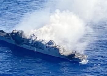 ইরানের ১৭টি যুদ্ধজাহাজ ও ১টি সাবমেরিন ধ্বংস করল মার্কিন বাহিনী