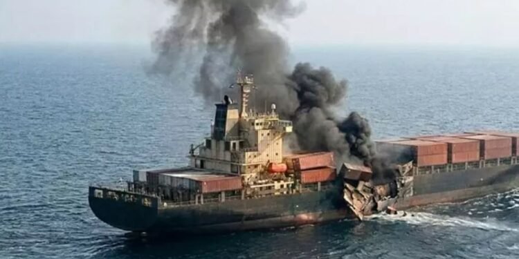 কুয়েত উপকূলে তেলের ট্যাংকারে বিকট বি/স্ফো/র/ণ
বিস্তারিত :
#news #banglaflow #বাংলাফ্লো