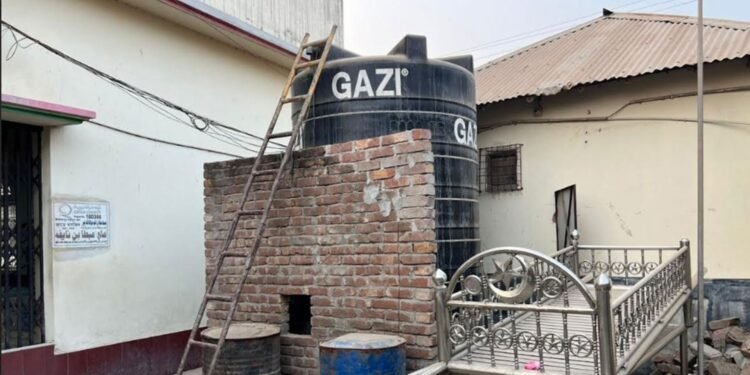 জামায়াত নেতার অবৈধ পাম্পে অভিযানে পানির ট্যাংকে মিলল তেল