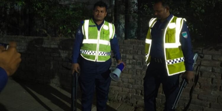 যশোরে প্রাচীরের ওপর রাখা হ্যান্ডমাইকে হঠাৎ বাজল ৭ মার্চের ভাষণ