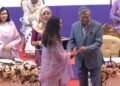 খালেদা জিয়ার পক্ষে রাষ্ট্রপতির হাত থেকে পুরস্কার নিলেন জাইমা রহমান