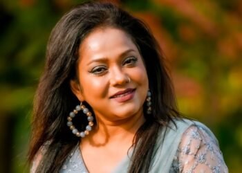 গাড়িচালকের সঙ্গে পরকীয়ার অভিযোগ, রবি চৌধুরীকে কড়া জবাব ডলি সায়ন্তনীর