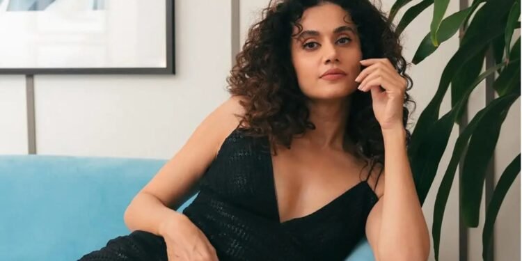 'দক্ষিণি ছবিতে অভিনয়ের চেয়ে চেহারায় বেশি জোর' - তাপসী পান্নু