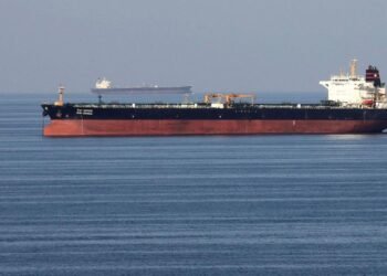 হরমুজ প্রণালি দখলের ‘চিন্তাভাবনা’ করছে যুক্তরাষ্ট্র