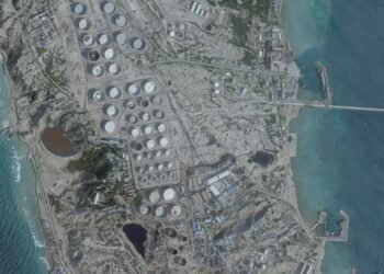 ইরানের অর্থনীতির মেরুদণ্ড 'নিষিদ্ধ দ্বীপ' খার্গ, যেখান থেকে যায় ৯০% তেল