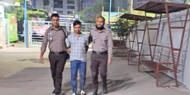 পরীক্ষার হলে নকল ধরায় পরীক্ষককে হেনস্তা করা সেই শিক্ষার্থী গ্রেপ্তার