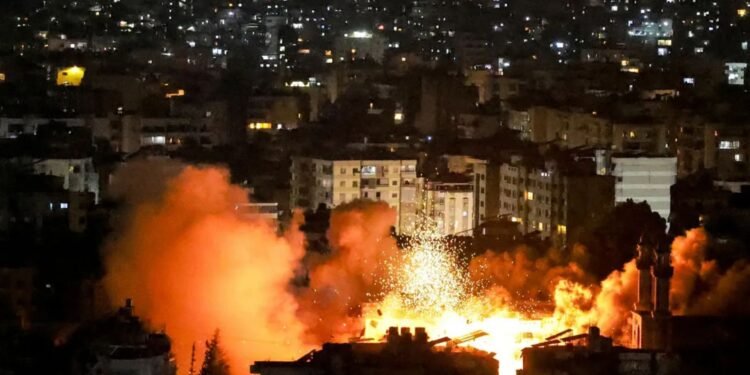 লেবাননে ইসরায়েলি হামলায় নিহতের সংখ্যা বেড়ে ৬৮৭