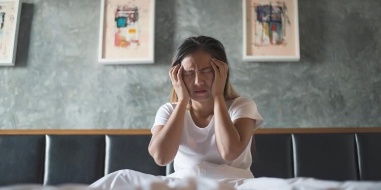 স্লিপ অ্যাপনিয়া থেকে মানসিক চাপ: জেনে নিন পর্যাপ্ত ঘুমের পরও ক্লান্তির কারণ