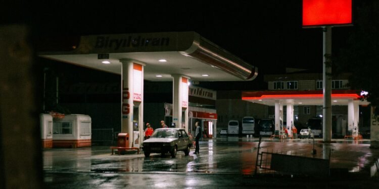 two-killed-at-petrol-pump-during-fuel-crisis-unrestচ