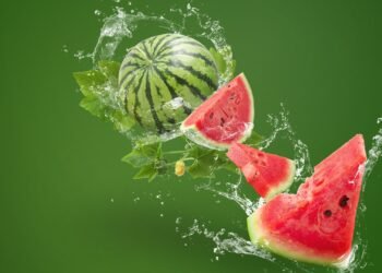 ইফতারে ভাজাপোড়ার বদলে তরমুজ কেন খাবেন?