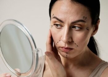 অল্প বয়সে বুড়িয়ে যাওয়া রোধ করবেন যেভাবে