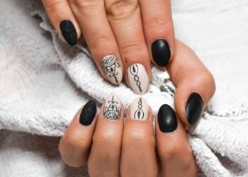 নেল এক্সটেনশন খোলার পর দুর্বল নখের যত্ন নেবেন কীভাবে?