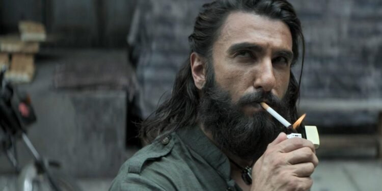 'ধুরন্ধর টু'-এর সাফল্যের মাঝেই বড় আইনি জটিলতায় রণবীর সিং