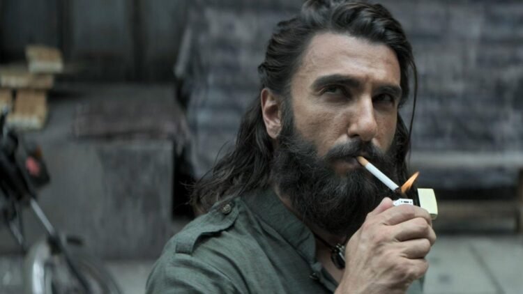 'ধুরন্ধর টু'-এর সাফল্যের মাঝেই বড় আইনি জটিলতায় রণবীর সিং