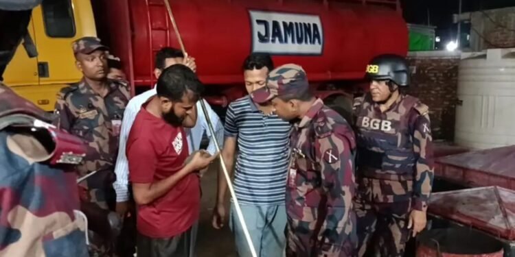 ‘তেল নেই’ বলে পাম্প বন্ধ, ভেতরে ৩৪ হাজার লিটার তেল জব্দ করলো বিজিবি
বিস্তারিত: 
#news #banglaflow #বাংলাফ্লো