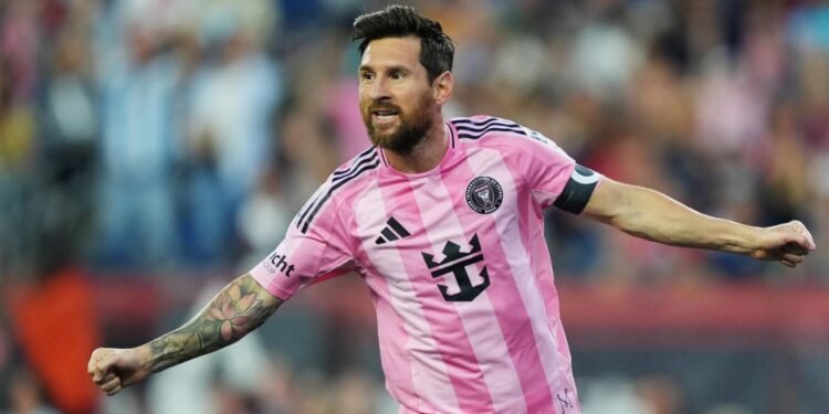 পেলের অনন্য রেকর্ড ছুঁলেন লিওনেল মেসি