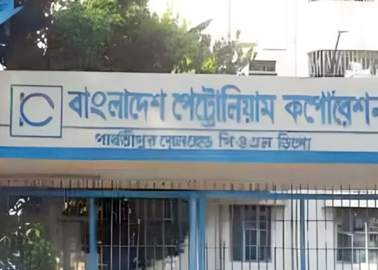 পাইপলাইনের মাধ্যমে ভারত থেকে এল ৫ হাজার টন ডিজেল