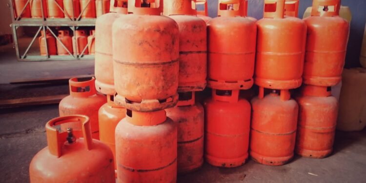 এক মাসেই দুইবার বাড়ল এলপিজির দাম!
