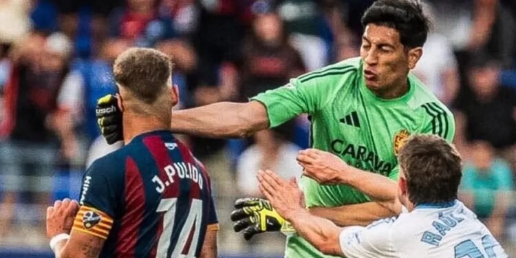 ঘুষি মেরে ১৩ ম্যাচ নিষিদ্ধ আর্জেন্টাইন গোলরক্ষক আন্দ্রাদা