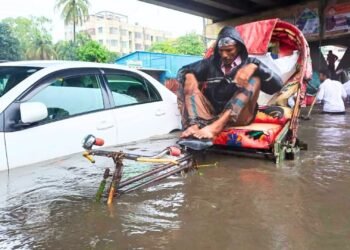 কয়েক ঘণ্টার বৃষ্টিতেই ডুবল চট্টগ্রাম নগরী