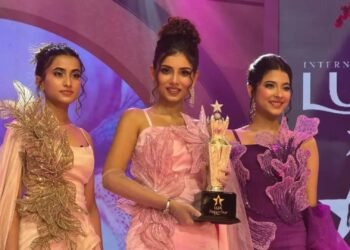 লাক্স সুপারস্টার হলেন বিদুষী বর্ণিতা