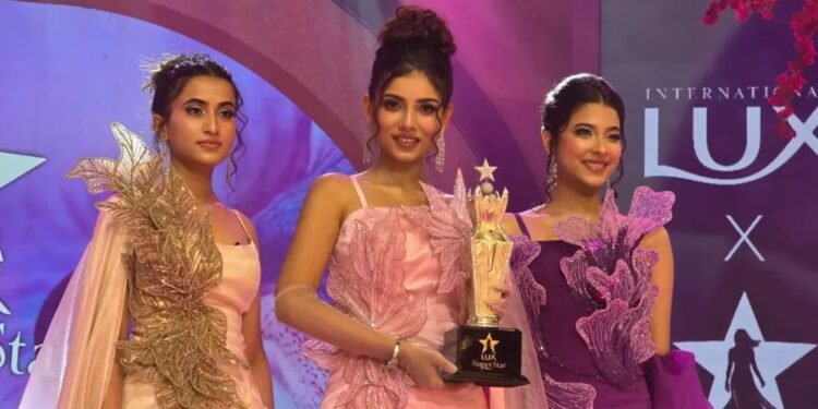 লাক্স সুপারস্টার হলেন বিদুষী বর্ণিতা