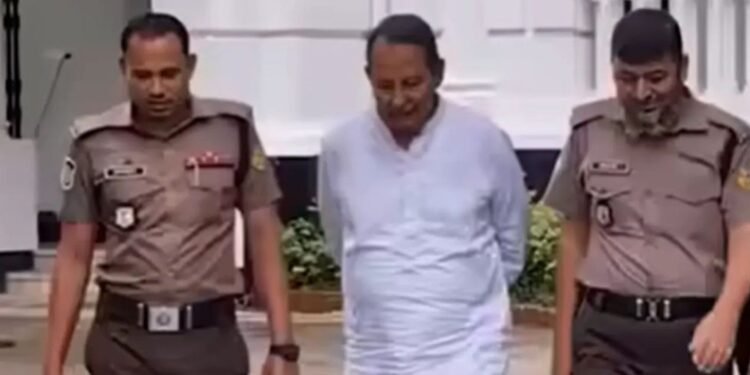 ইনুকে ‘টেনশন না করতে বলে’ দায়িত্ব থেকে প্রত্যাহার দুই পুলিশ কনস্টেবল