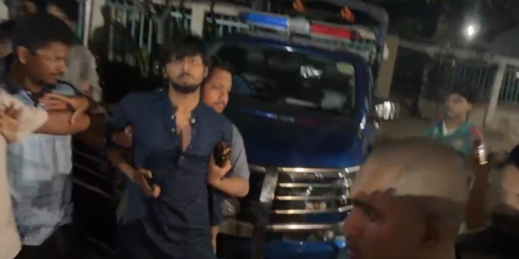 ক্যাম্পাসে গুপ্ত রাজনীতির প্রতিবাদ থেকে শাহবাগে ছাত্রদল-শিবির সংঘর্ষ