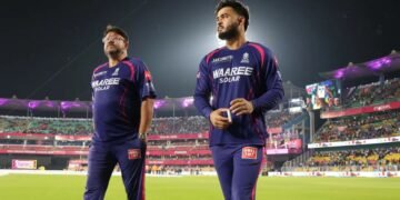 ড্রেসিংরুমে ধূমপান করায় ভারতীয় ক্রিকেটারকে শাস্তি