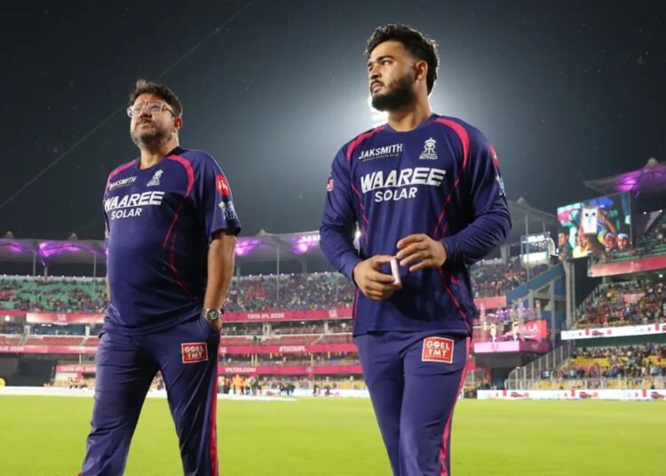 ড্রেসিংরুমে ধূমপান করায় ভারতীয় ক্রিকেটারকে শাস্তি