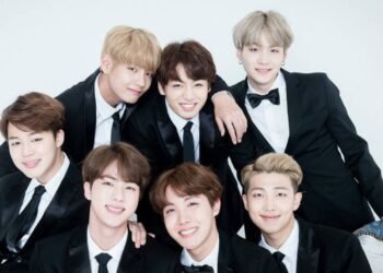 এক দশকের রেকর্ড ভেঙে বিলবোর্ডের শীর্ষে বিটিএস