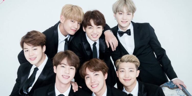 এক দশকের রেকর্ড ভেঙে বিলবোর্ডের শীর্ষে বিটিএস