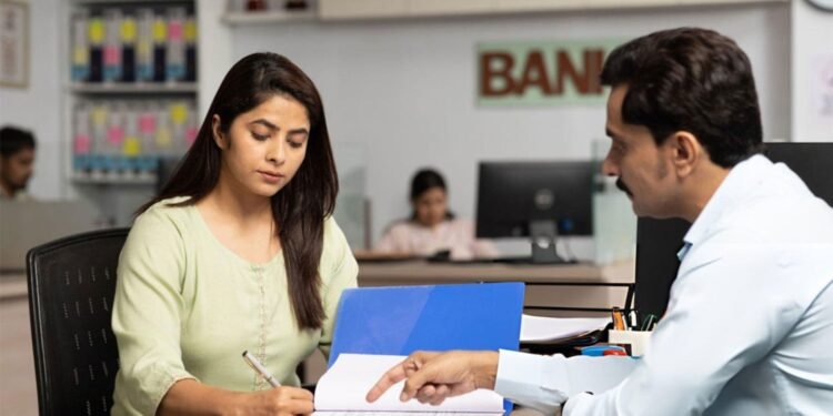 ইস্টার্ন ব্যাংকে ১০ বছরের অভিজ্ঞতায় চাকরির সুযোগ