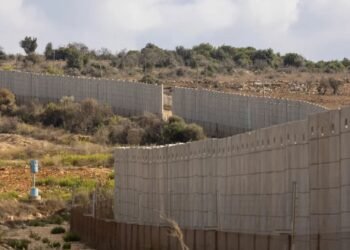 ইসরায়েল-হিজবুল্লাহ সম্ভাব্য তীব্র সংঘর্ষের আগেই নিরাপদ আশ্রয়ে লেবানন