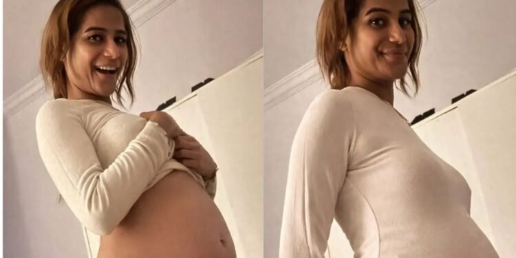 বেবি বাম্পের ছবি শেয়ার পুনম পাণ্ডের, গুঞ্জন উঠেছে 'এপ্রিল ফুল' প্র্যাঙ্ক নিয়ে