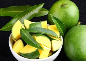 কাঁচা আম খেলে শরীরে যা ঘটে