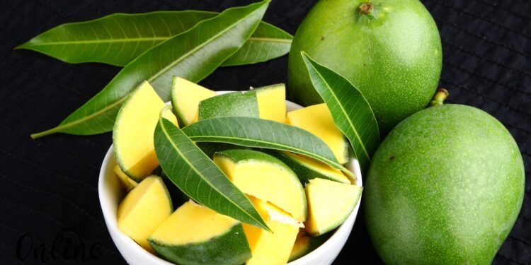 কাঁচা আম খেলে শরীরে যা ঘটে