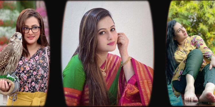 আয়নায় নিজেকে দেখে সৌন্দর্যে নিজেই মুগ্ধ হন পূর্ণিমা