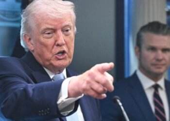 ‘উপযুক্ত সময়ে’ ইরানকে শেষ করে দেওয়ার হুমকি ট্রাম্পের