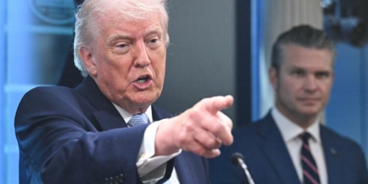 ‘উপযুক্ত সময়ে’ ইরানকে শেষ করে দেওয়ার হুমকি ট্রাম্পের