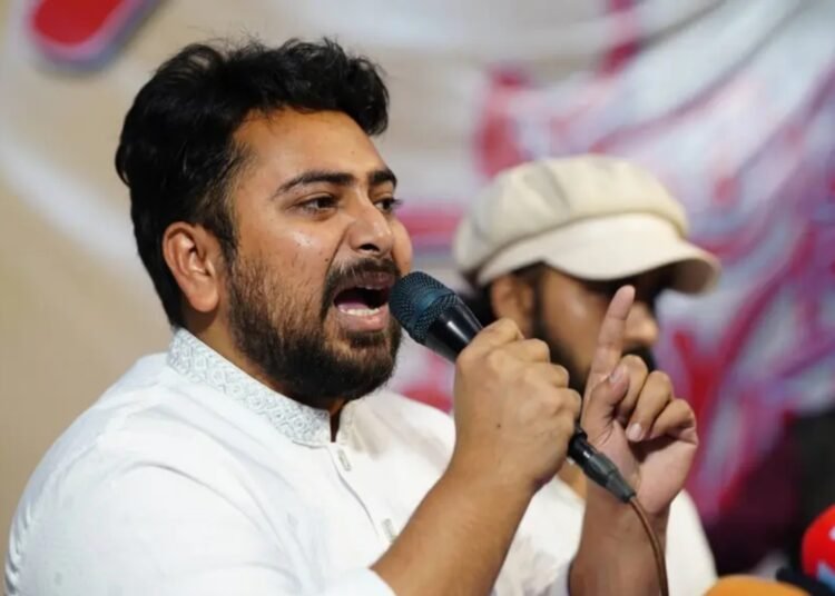 পরবর্তী আন্দোলনে বুক পেতে প্রথমে গুলি নেওয়ার প্রতিশ্রুতি নাহিদ ইসলামের