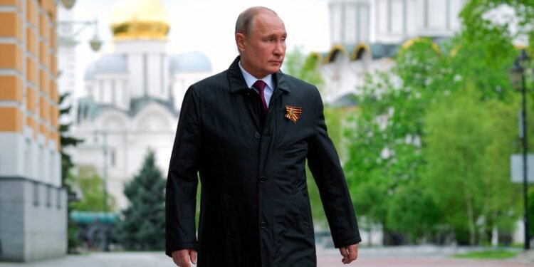 ইরানের মজুতকৃত ইউরেনিয়াম রাশিয়ায় স্থানান্তরের প্রস্তাব দিলেন পুতিন