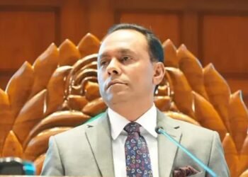 সংসদ অধিবেশনে ফোনে কথা বলা ও ফ্লোর ক্রস করায় ডেপুটি স্পিকারের ক্ষোভ প্রকাশ