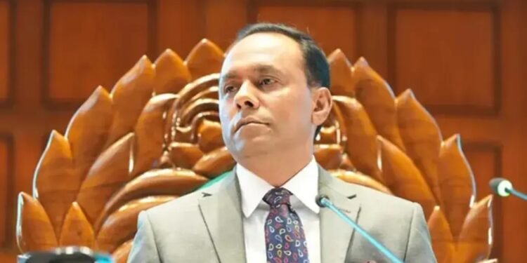 সংসদ অধিবেশনে ফোনে কথা বলা ও ফ্লোর ক্রস করায় ডেপুটি স্পিকারের ক্ষোভ প্রকাশ