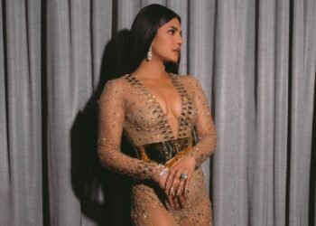 বলিউডের রাজনীতি ও স্বজনপোষণ নিয়ে বিস্ফোরক প্রিয়াঙ্কা চোপড়া